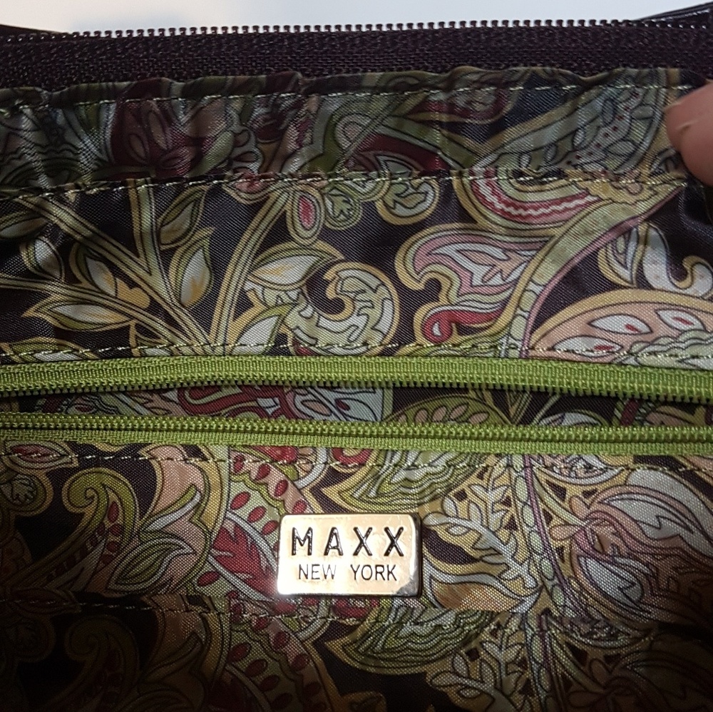 Embossed Handbag - Picture 6 of 8